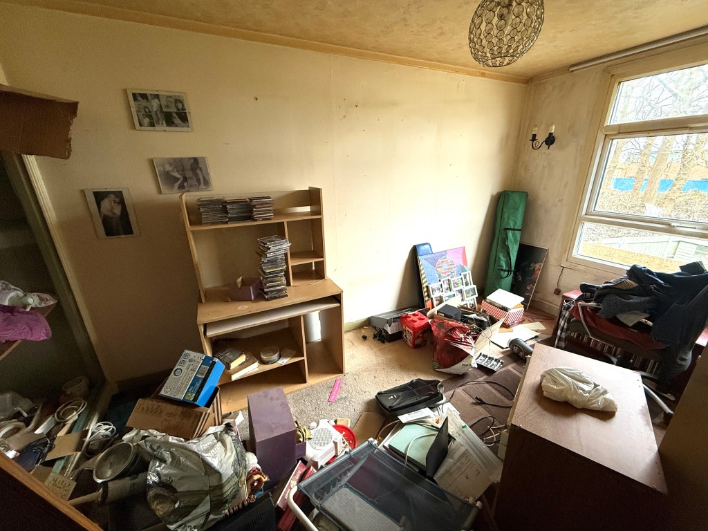 Lot: 146 - HOUSE IN NEED OF IMPROVEMENT - Bedroom one
